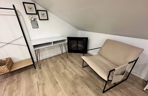 Williston House | Charming barn in lovely Williston with WiFi and AC