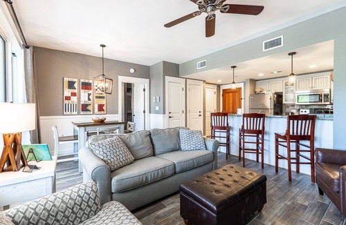 Baytowne Wharf Condo | Charming Baytowne Wharf 1BR/2BA+Bunk Room