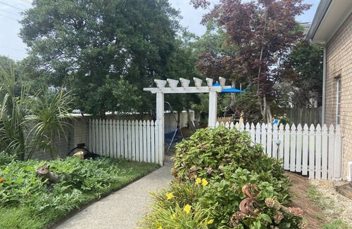 Northeast Virginia Beach Cottage | Charming Beach Cottage Only 100 yds from the beach