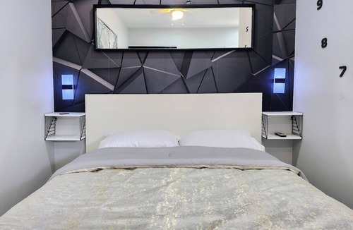 Country Walk Bed & Breakfast | Charming bed & breakfast with WiFi and AC in lovely Miami