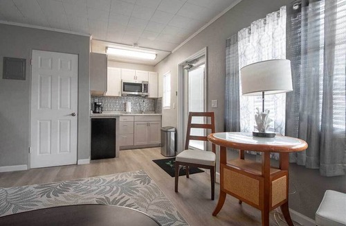 Zephyrhills Hotel | Charming boutique hotel. Newly remodeled, cozy, private getaway & adult only!