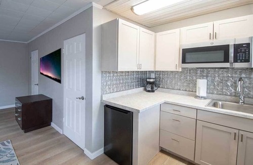 Zephyrhills Hotel | Charming boutique hotel. Newly remodeled, cozy, private getaway & adult only!