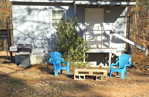 Clinton Cabin | Charming cabin with AC and WiFi in delightful Clinton