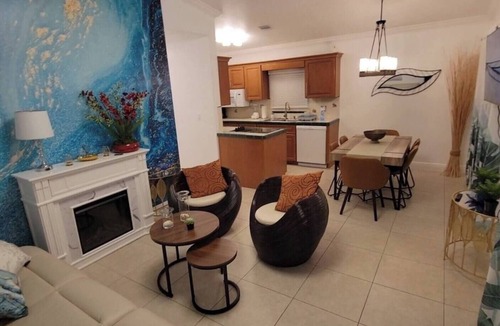 Blue Harbor Club House | Charming Canal-Front House | WiFi+Swim+Kayak+Fish
