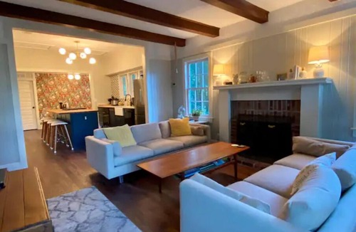 Duckpond House | Charming Carriage house in Historic Duckpond