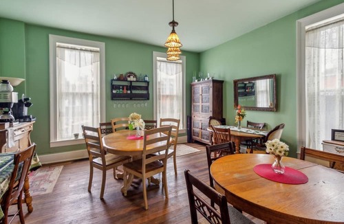 Glasgow Cottage | Charming Carroll Cottage in Historic Downtown Glasgow, KY