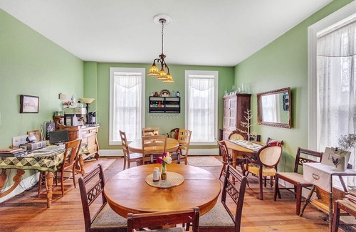 Glasgow Cottage | Charming Carroll Cottage in Historic Downtown Glasgow, KY