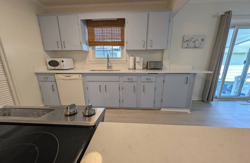 Georgetown House | Charming Coastal Retreat in Willowbank near Downtown Georgetown