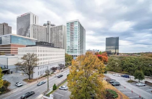 Downtown Atlanta Condo | Charming Condo with City Views