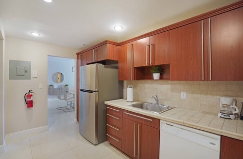 Hollywood South Central Beach Condo | Charming Condo with Relaxing Vibes at Tides - CS57
