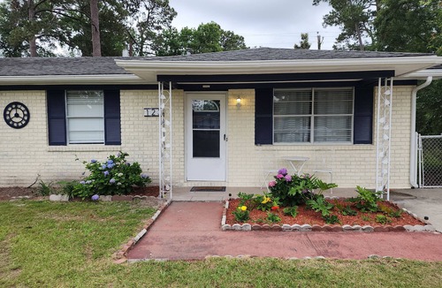 Savannah Cottage | Charming Cottage Close to Beach & City