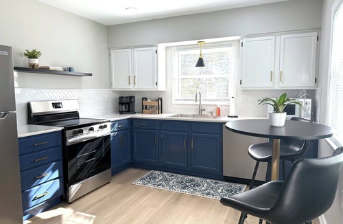 Danville House | Charming Cottage in Downtown Danville