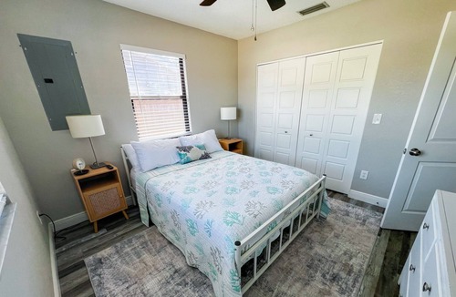 Dunedin House | Charming Cottage in Dunedin close to beaches