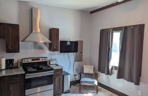 Midtown Cottage | Charming cottage in enchanting Savannah with WiFi, AC