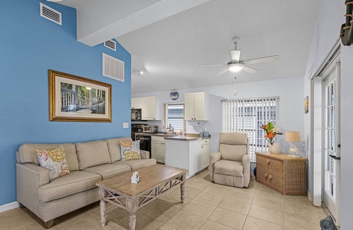 Matlacha Condo | Charming Cottage in the Heart of Matlacha – Walk to Shops & Bay Views!