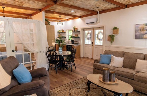 Andover Cottage | Charming cottage nestled in the majestic mountains of Big Stone Gap,Virginia