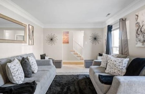 Highland Springs House | Charming & Cozy Retreat: Your Perfect RVA Getaway