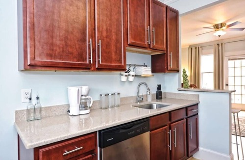 Dilworth Condo | Charming Dilworth 1BR King Condo | Balcony | Walkable