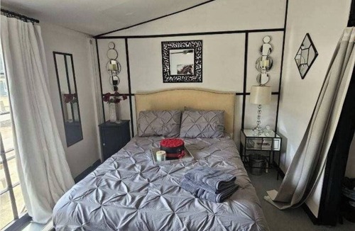 Lexington House | Charming Farmstay Retreat with Luxury Comforts in Lexington