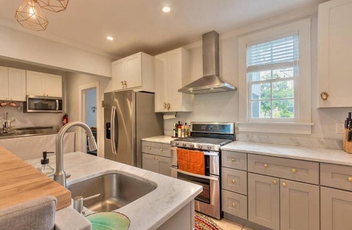 South Beach Street Historic District House | Charming Fox Tail Estate