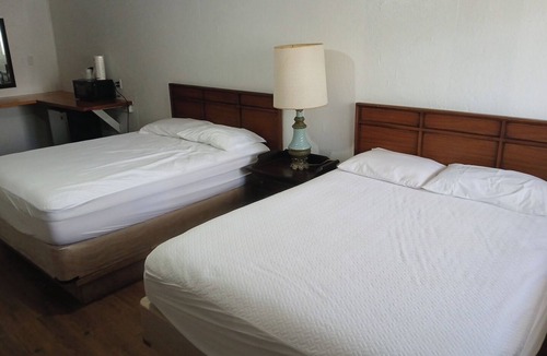 Mayo Hotel | Charming Hill Top 19 in lovely Mayo with Wi-Fi, AC, fitness room