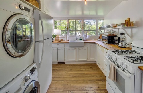 West Side Historic District Cottage | Charming Home < 2 Mi to Downtown Hendersonville!