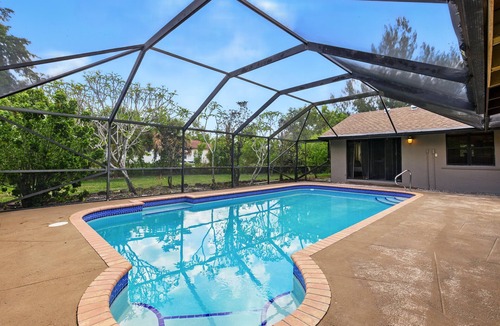 Hunt Club Cottage | Charming Large 1-bedroom cottage with AC, WiFi in serene Loxahatchee