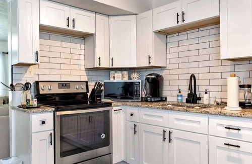 Buford House | > Charming Modern Guest House Near Lake Lanier