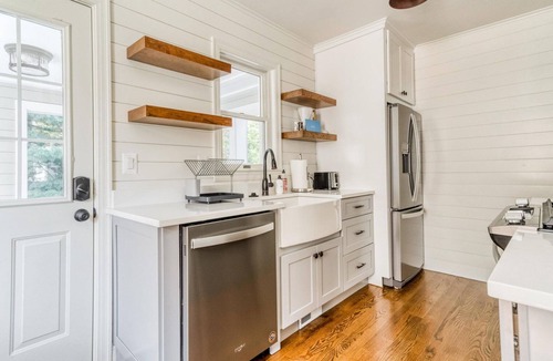 Addison Heights House | Charming Pentagon City 3BR w/W/D, nr Shopping Malls, by Blueground