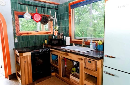 Lupton City Cabin | Charming Pet-Friendly Cabin with Stunning Mountain Views in Chattanooga, Tennessee