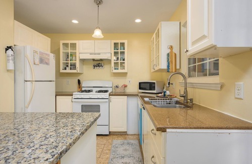 Port Royal House | Charming Port Royal Duplex – Walk to Shops, Dining & Sands Beach