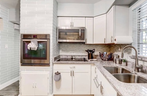 South Pinellas Community Council House | Charming private bungalow w/hot tub near beaches 3BR