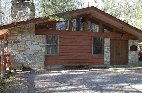 Brevard Cottage | Charming Sherwood Forest Cottage overlooking Trout Lake
