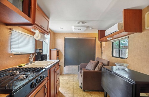 Old Seminole Heights Apartment | Charming Stay w/Pool & Grill