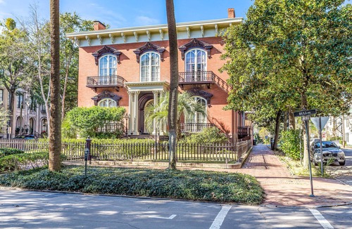 Beach Institute Apartment | Charming Top Floor Apartment w/Outdoor Space by Lucky Savannah