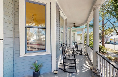 Dixon Park House | Charming Victorian home with modern comforts & steps from parks