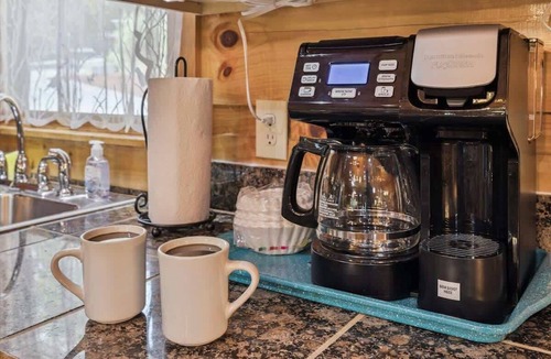 Sevierville Cabin | Chasing Cubs Cabin by Beyond Expectations: 3BR Cottage w/Firepit & Bed Swing