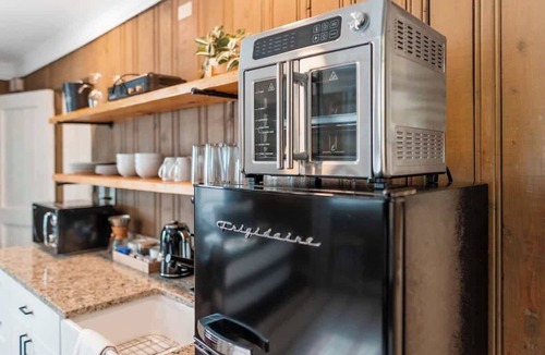 Lookout Mountain Cottage | Chattanooga Cottage with Free Breakfast