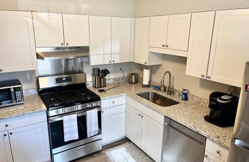 DeKalb County House | Cheerful 2 bedroom townhouse with indoor Fireplace