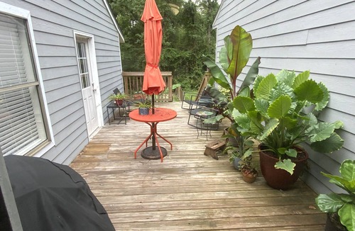 Tallahassee House | Cheerful 2-bedroom Easy Street Townhouse