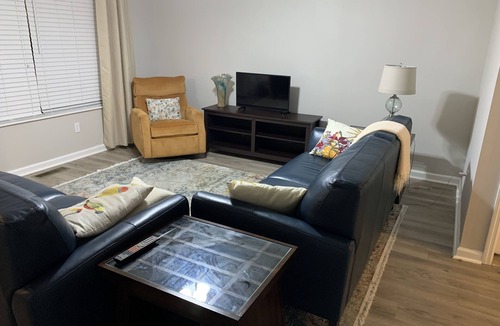 Tallahassee House | Cheerful 2-bedroom Easy Street Townhouse