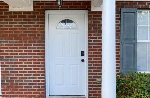 Tallahassee House | Cheerful 3-bedrooms with free parking on premises
