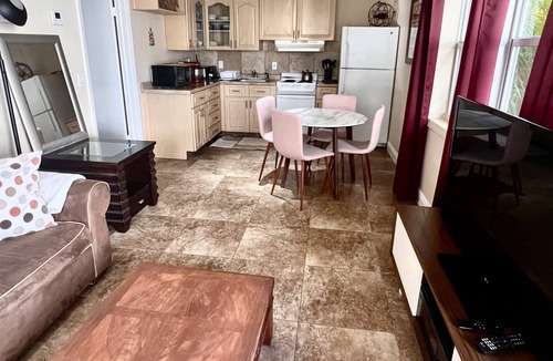 Morningside Cottage | Cheerful and charming cottage with free parking