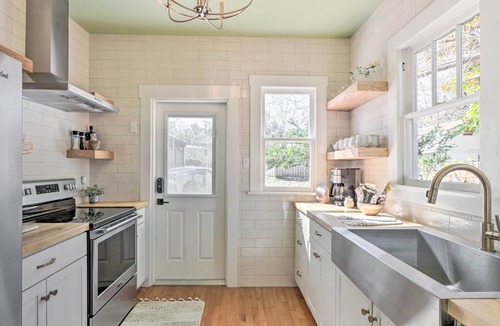 Historic District Cottage | Cheerful Cottage in Ocala's Historic District