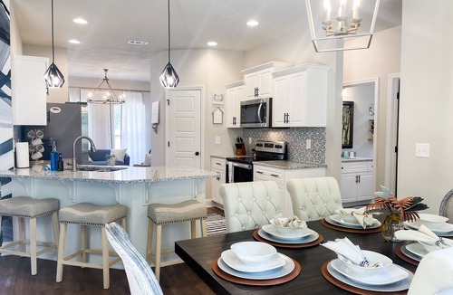 Aiken House | Cheerful spacious home-5 min to Bruce's Field/Downtown
