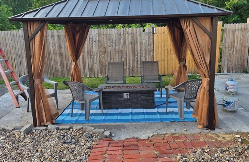 Fayetteville House | Cheerful three bedroom home with seasonal pool