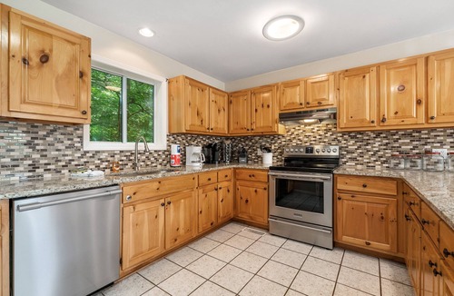 Smithville Ski Chalet | Cherokee Hideaway (Dog-Friendly)