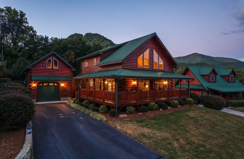 Maggie Valley Cabin | Chestnut Lodge ~ by Willow Tree Cabins