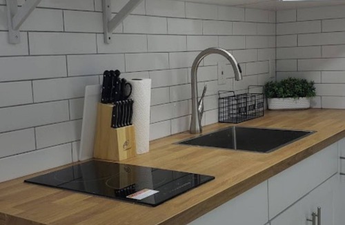 Parkside Apartment | Chic 2 BR Minutes From Hollywood Beach, Casino & The Young Circle
