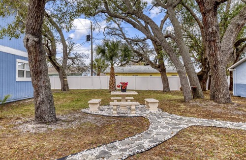Tropic Condo | Chic 2BR Apt Near EGAD & Beaches | Wifi + Parking